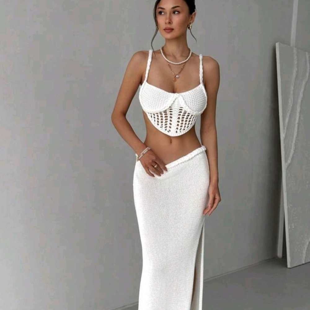 Elegant White Knit Skirt